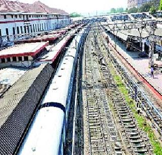Pune railway station is the most unhygienic | पुणे रेल्वे स्थानक सर्वाधिक अस्वच्छ Pune railway station is the most unhygienic | पुणे रेल्वे स्थानक सर्वाधिक अस्वच्छ