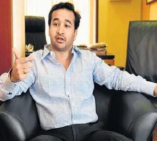 Separate his head from the body of Mr. Hrithik - Nitesh Rane's attack | श्रीहरी अणेंचे डोक शरीरापासून वेगळं करा- नितेश राणेंचा हल्लाबोल