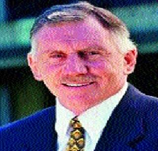 Virat Kohli's grip over me: Ian Chappell | विराटची फलंदाजीवर कमालीची पकड : इयान चॅपेल Virat Kohli's grip over me: Ian Chappell | विराटची फलंदाजीवर कमालीची पकड : इयान चॅपेल