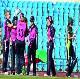 New Zealand women's team in semis | न्यूझीलंड महिला संघ उपांत्य फेरीत New Zealand women's team in semis | न्यूझीलंड महिला संघ उपांत्य फेरीत