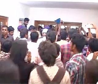 Demonstrations against the Vice Chancellors at the University of Hyderabad | हैदराबाद विद्यापीठात कुलगुरुंविरोधात निदर्शन