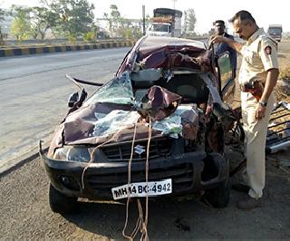 Pune - The girl killed with the parents in a road accident on Bangalore Highway | पुणे - बंगळुरु हायवेवरील अपघातात पालकांसह मुलगी ठार