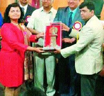 Yashokirty Award Distributed | यशोकीर्ती पुरस्कार वितरीत Yashokirty Award Distributed | यशोकीर्ती पुरस्कार वितरीत