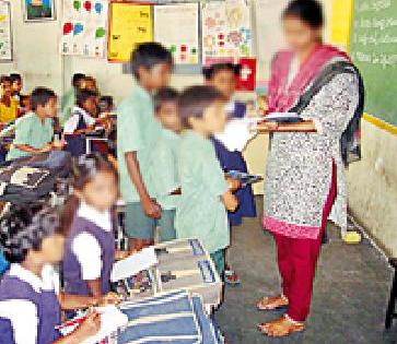 A thousand teachers will be extra? | एक हजारवर शिक्षक अतिरिक्त ठरणार? A thousand teachers will be extra? | एक हजारवर शिक्षक अतिरिक्त ठरणार?