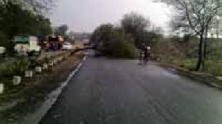 Incredible rain accompanied with hail | गारांसह अवकाळी पावसाची हजेरी