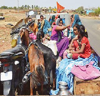 Lakhs of students have time to leave Latur | लाखभर विद्यार्थ्यांवर लातूर सोडण्याची वेळ