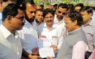 OBC Action Committee expressed anger over Guardian Minister | ओबीसी कृती समितीने व्यक्त केला पालकमंत्र्यांवर रोष OBC Action Committee expressed anger over Guardian Minister | ओबीसी कृती समितीने व्यक्त केला पालकमंत्र्यांवर रोष