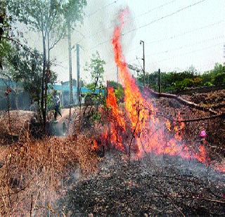 Waste to the garbage workers! | कामगार लावताहेत कचऱ्याला आग!