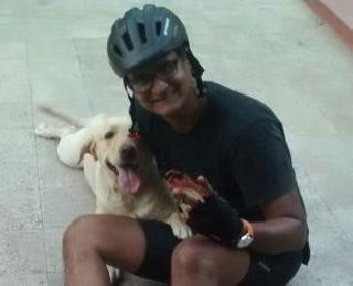 600 km journey from the bicycle to meet the dog | कुत्र्याला भेटण्यासाठी सायकलवरुन केला ६०० किमी प्रवास