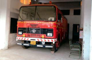 20 lakhs of fire fighting vehicles in captivity of 30 lakhs | २० लाखांचे अग्निशमन वाहन ३० लाखांच्या घरात कैद