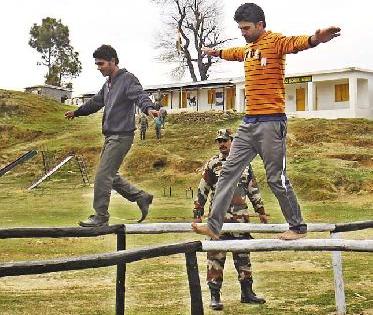 The facilities of the army | लष्करच करतंय भाकरीची सोय The facilities of the army | लष्करच करतंय भाकरीची सोय