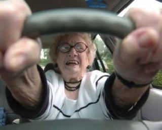 Above! The 68-year-old woman gave 771 times the driving test | अबब ! ६८ वर्षीय महिलेने ७७१ वेळा दिली ड्रायव्हिंग टेस्ट