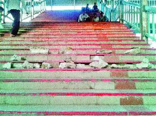 Manmad: Resentance by passengers at the railway station | मनमाड : रेल्वेस्थानकावर प्रवाशांकडून संताप