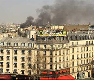 Blast in Paris building | पॅरिसमध्ये इमारतीत स्फोट