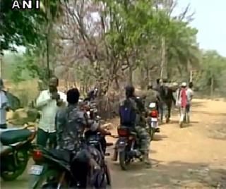 5 CRPF personnel injured in Naxal attack in Jharkhand | झारखंडमध्ये नक्षलवाद्यांच्या हल्ल्यात सीआरपीएफचे ५ जवान जखमी