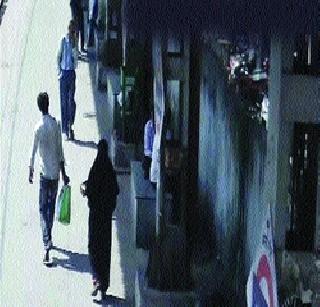 The footage was found by the infant | अर्भकाला सोडणाऱ्यांचे फुटेज मिळाले The footage was found by the infant | अर्भकाला सोडणाऱ्यांचे फुटेज मिळाले