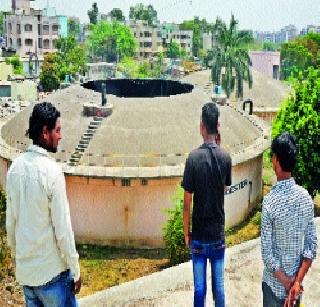 Dump explosion in the mulching center | मैलाशुद्धीकरण केंद्रातील टाकीत स्फोट Dump explosion in the mulching center | मैलाशुद्धीकरण केंद्रातील टाकीत स्फोट