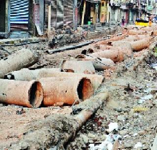 Dugout of the mayor's office | महापौरांच्या प्रभागातच खोदाई Dugout of the mayor's office | महापौरांच्या प्रभागातच खोदाई