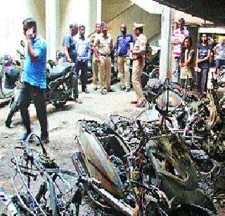 In Pune, 8 vehicles were burnt in Kothrud | पुण्यात पुन्हा जळीतकांड, कोथरूडमध्ये ८ वाहनं जाळली