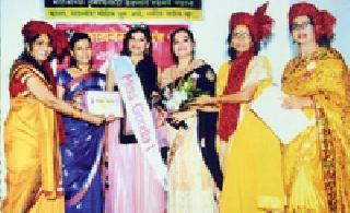 In the city, lavaty dance, Miss and Mrs. Gondiya contest | शहरात रंगली लावणी नृत्य, मिस व मिसेस गोंदिया स्पर्धा