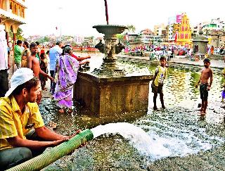 Ramkund is full of water | रामकुंड पाण्याने भरले Ramkund is full of water | रामकुंड पाण्याने भरले