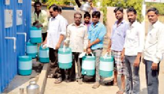 Water supply to the villagers at home | गावकऱ्यांना घरपोच पाणीपुरवठा