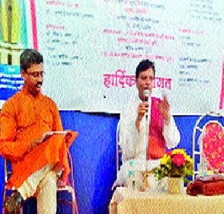 Mangesh Padgaonkar's Swaranjali congratulated literature conventions | मंगेश पाडगावकरांच्या स्वरांजलीने साहित्य संमेलनाची सांगता