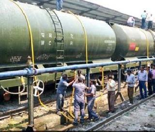 Latur gets water 'Express'! | लातूरच्या अंगणी आली पाणी ‘एक्सप्रेस’ !