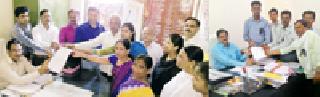 The movement of the municipality stopped | तलाठ्यांचे काम बंद आंदोलन The movement of the municipality stopped | तलाठ्यांचे काम बंद आंदोलन