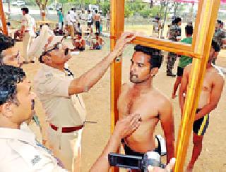 Police recruit 2560 candidates for Dandi | २५६० उमेदवारांची पोलीस भरतीला दांडी