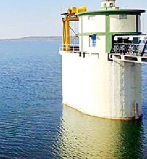 Water in Penganga after finally leaving Isapur dam | अखेर इसापूर धरणातून सोडणार पैनगंगेत पाणी