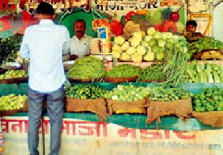 The harem's budget collapsed due to the price of vegetable prices | भाजीपाल्याचे दर कडाडल्याने गृहिणींचे बजेट गडगडले The harem's budget collapsed due to the price of vegetable prices | भाजीपाल्याचे दर कडाडल्याने गृहिणींचे बजेट गडगडले