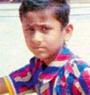 Seven-year-old child crashed with travels | सात वर्षीय बालकाला ट्रॅव्हल्सने चिरडले Seven-year-old child crashed with travels | सात वर्षीय बालकाला ट्रॅव्हल्सने चिरडले