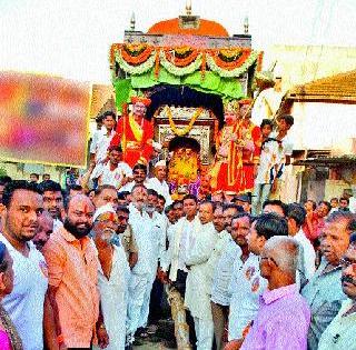 Ram Rath captivates with zeal | रामरथ मिरवणूक उत्साहात Ram Rath captivates with zeal | रामरथ मिरवणूक उत्साहात