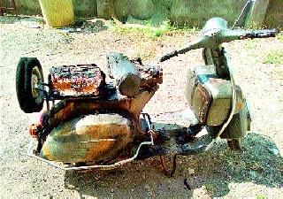 Vehicle fire again in Nashik Road | नाशिकरोडला पुन्हा वाहनांची जाळपोळ Vehicle fire again in Nashik Road | नाशिकरोडला पुन्हा वाहनांची जाळपोळ