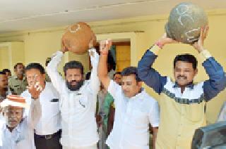 The water was stirred | मनपात पाणी पेटले The water was stirred | मनपात पाणी पेटले