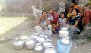 Artificial water scarcity in piping | पिपरीत भरउन्हात कृत्रिम पाणी टंचाई Artificial water scarcity in piping | पिपरीत भरउन्हात कृत्रिम पाणी टंचाई