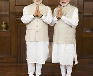 When Narendra Modi meets Narendra Modi ... | नरेंद्र मोदी जेव्हा भेटतात नरेंद्र मोदींना...