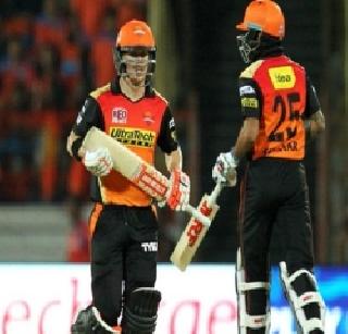 Hyderabad beat Gujarat by 10 wickets | हैदराबादचा गुजरातवर १० गडी राखून दणदणीत विजय