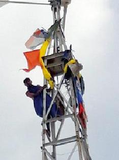 Isapur of Shyam was up again to the tower | इसापूरचा श्याम चढला पुन्हा टॉवरवर Isapur of Shyam was up again to the tower | इसापूरचा श्याम चढला पुन्हा टॉवरवर