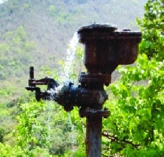 The water tank leak is still there | जलवाहिनीची गळती अजूनही आहे सुरूच