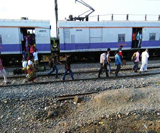 Rail traffic on the TransHarbarg road disrupted | ट्रान्सहार्बर मार्गावरील रेल्वे वाहतूक विस्कळीत