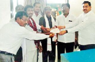 Distribution of crop loan from District Bank | जिल्हा बँकेकडून पीक कर्जाचे वितरण Distribution of crop loan from District Bank | जिल्हा बँकेकडून पीक कर्जाचे वितरण