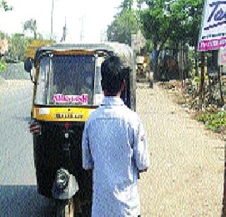 Boisar road blocks the pole | बोईसरच्या रस्त्यांना खांबाचा अडसर