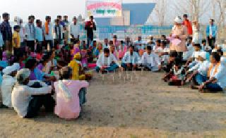 Arrest and release of Gosekhurd project affected people | गोसेखुर्द प्रकल्पग्रस्तांना अटक व सुटका Arrest and release of Gosekhurd project affected people | गोसेखुर्द प्रकल्पग्रस्तांना अटक व सुटका