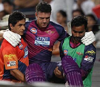 Kevin Pietersen out of IPL | केवीन पीटरसन आयपीएलमधून बाहेर