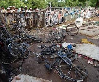 Malegaon bomb blast case: 9 accused acquitted due to lack of evidence | मालेगाव बॉम्बस्फोट प्रकरणी ९ आरोपींची पुराव्याअभावी निर्दोष मुक्तता