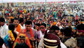 Streets of the Parrot: | गर्दी वऱ्हाड्यांची : Streets of the Parrot: | गर्दी वऱ्हाड्यांची :