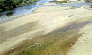 Only five percent of the reservoir in Wainganga river basin | वैनगंगा नदी पात्रात केवळ पाच टक्के जलसाठा शिल्लक Only five percent of the reservoir in Wainganga river basin | वैनगंगा नदी पात्रात केवळ पाच टक्के जलसाठा शिल्लक