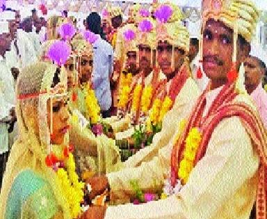 Bhooret 19 couple married | भोयरेत १९ जोडपी विवाहबद्ध